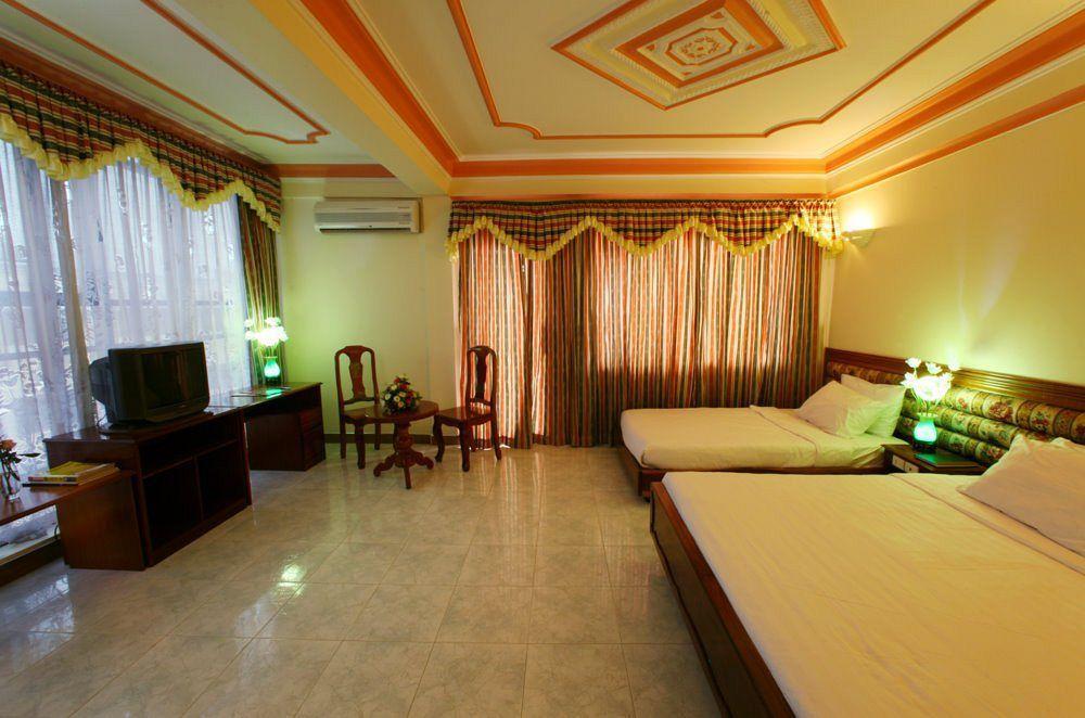 Lucky Star 2 Hotel Phnom Penh Exterior foto