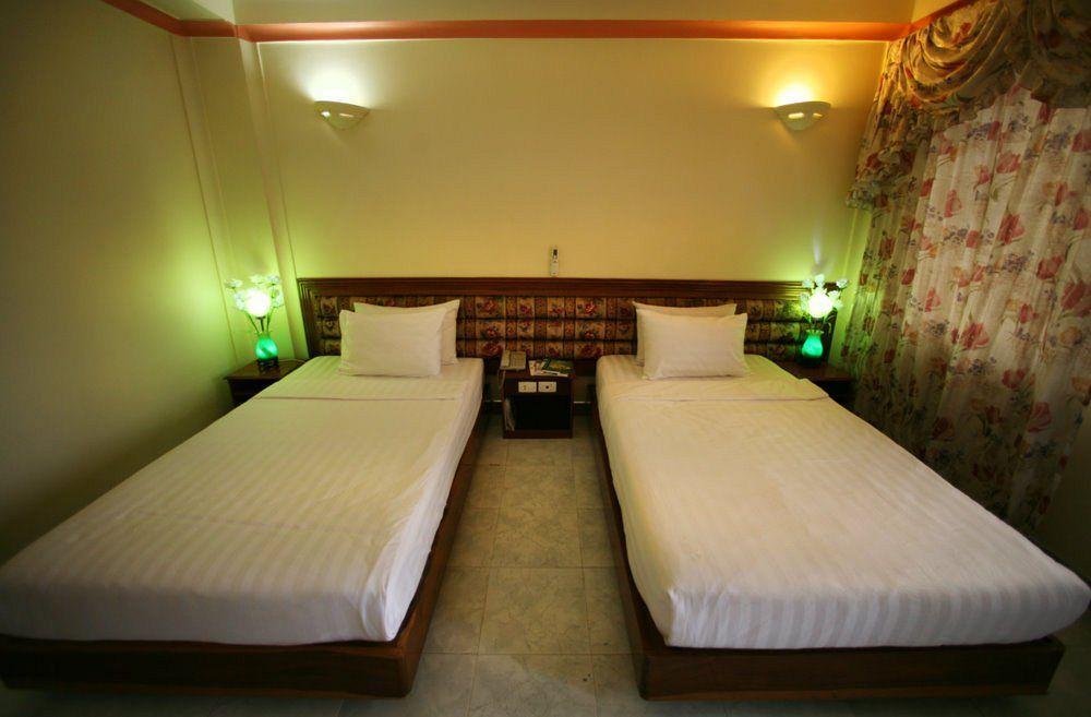 Lucky Star 2 Hotel Phnom Penh Exterior foto