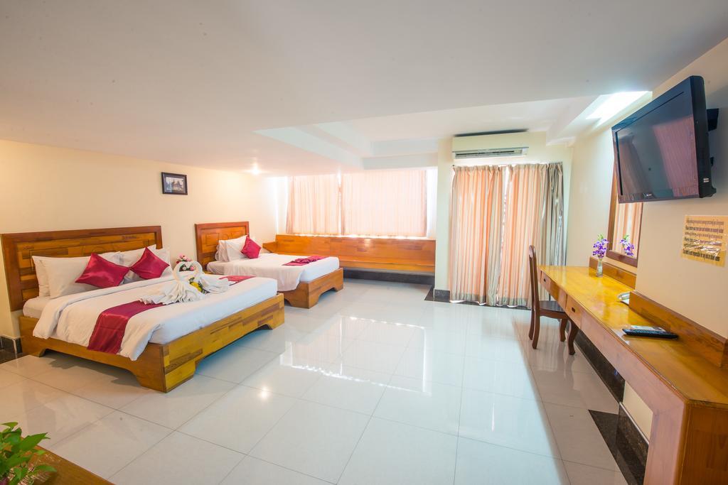 Lucky Star 2 Hotel Phnom Penh Exterior foto