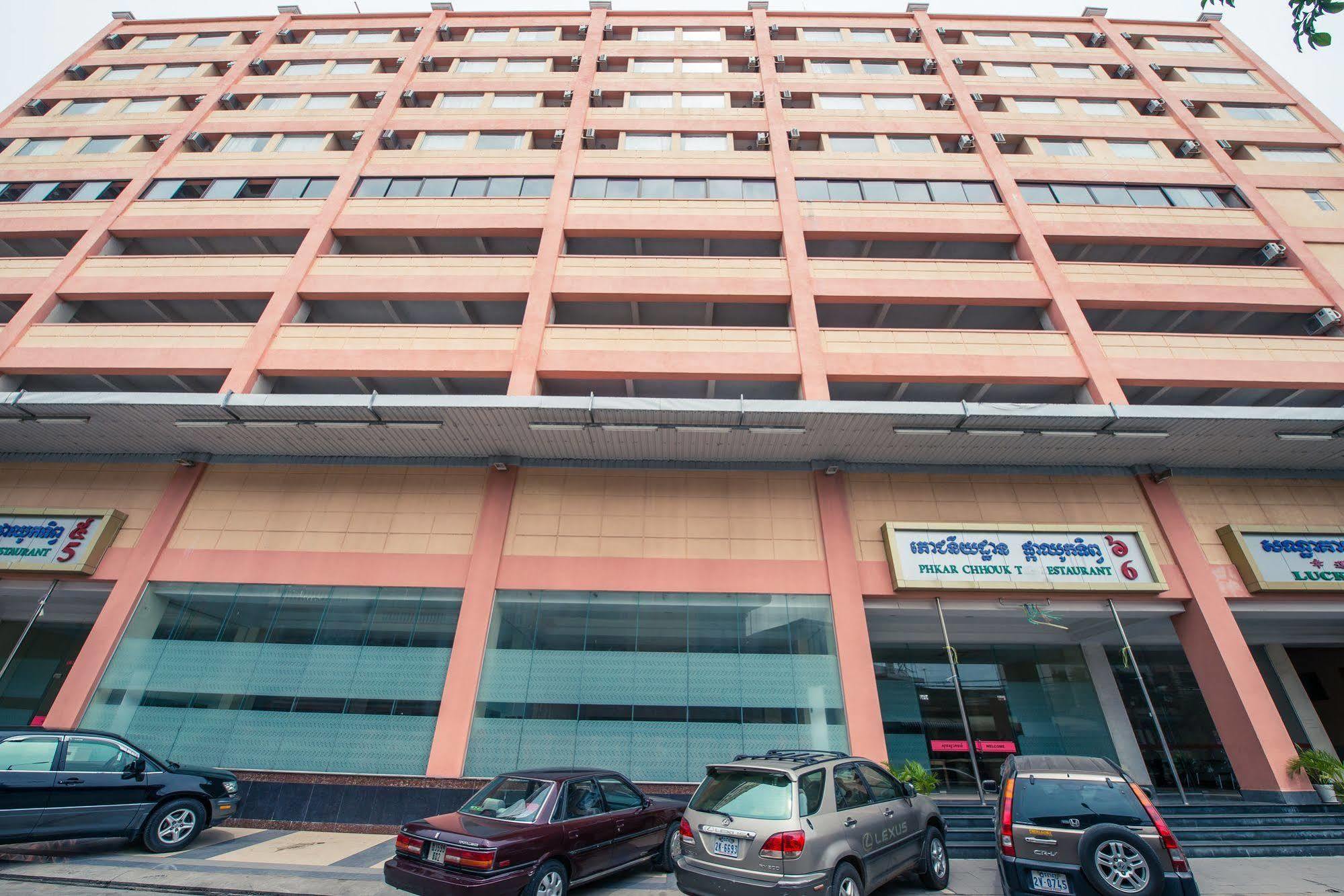 Lucky Star 2 Hotel Phnom Penh Exterior foto