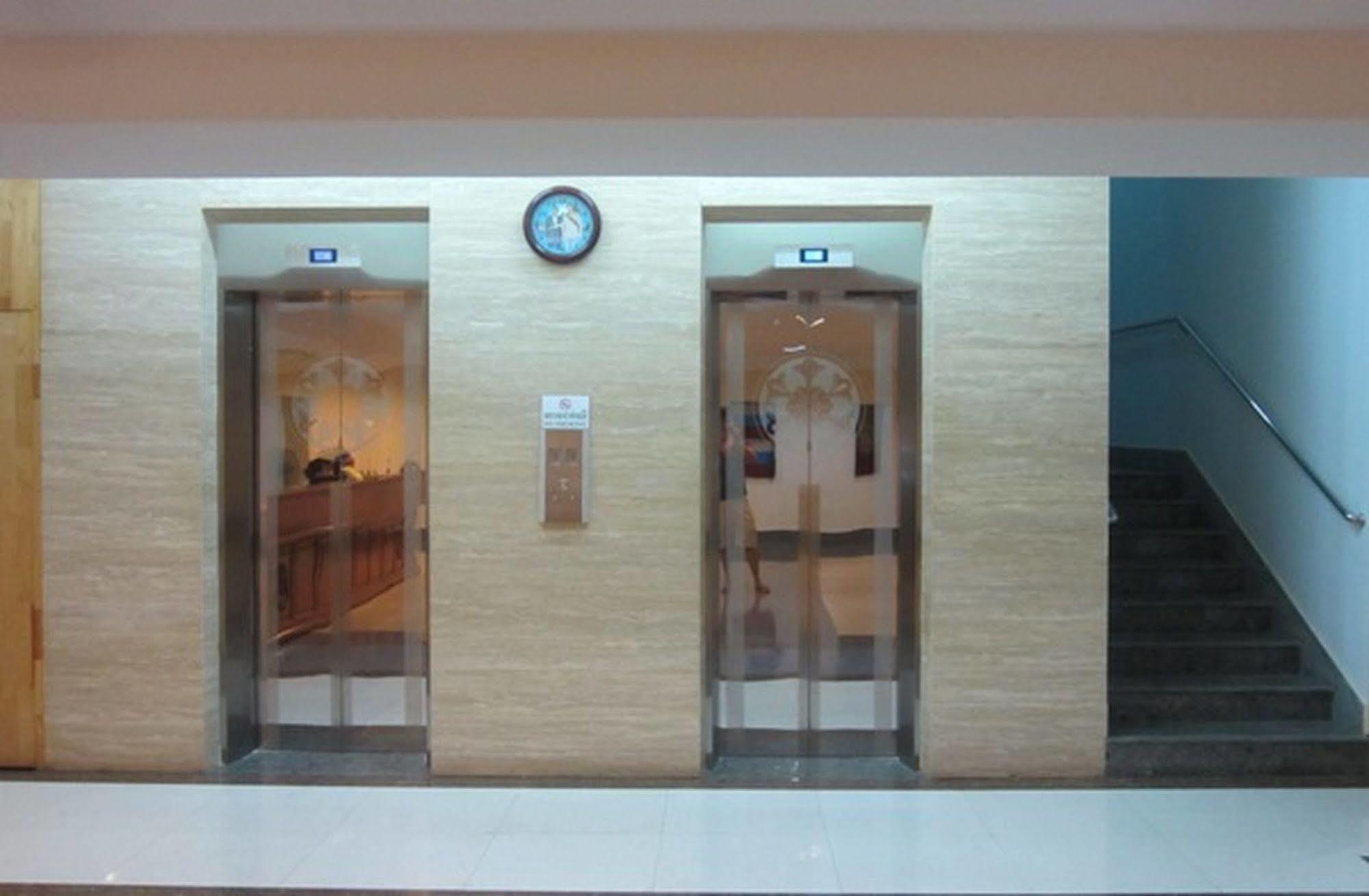 Lucky Star 2 Hotel Phnom Penh Exterior foto