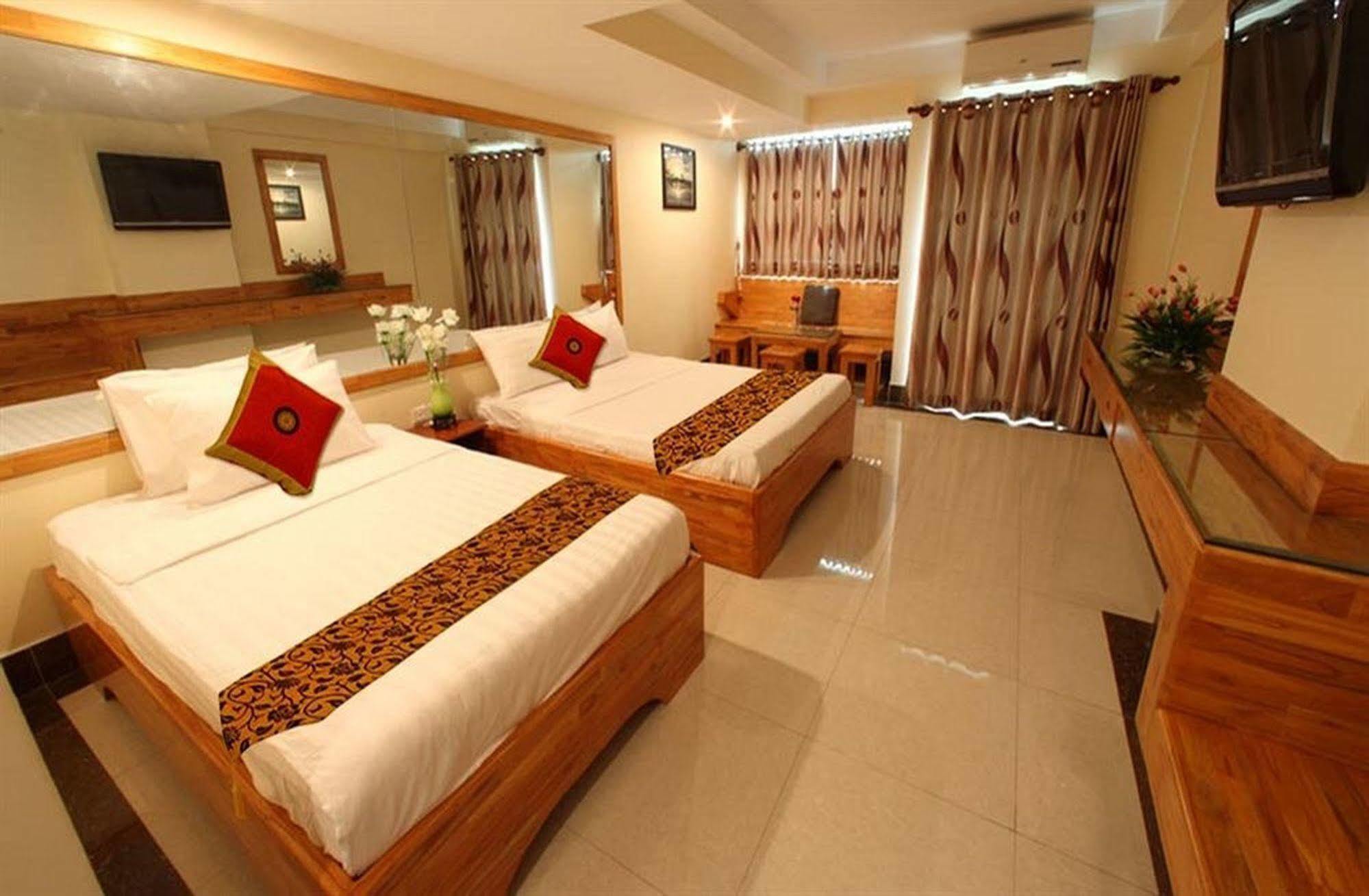 Lucky Star 2 Hotel Phnom Penh Exterior foto