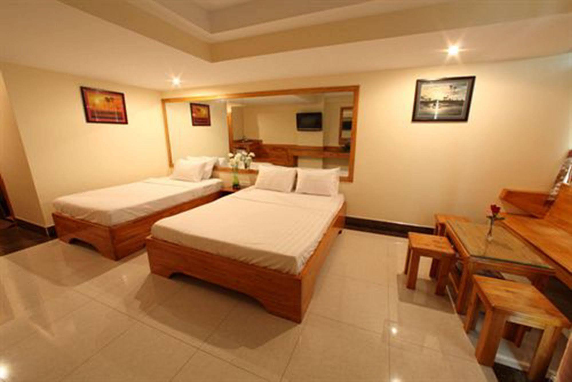 Lucky Star 2 Hotel Phnom Penh Exterior foto