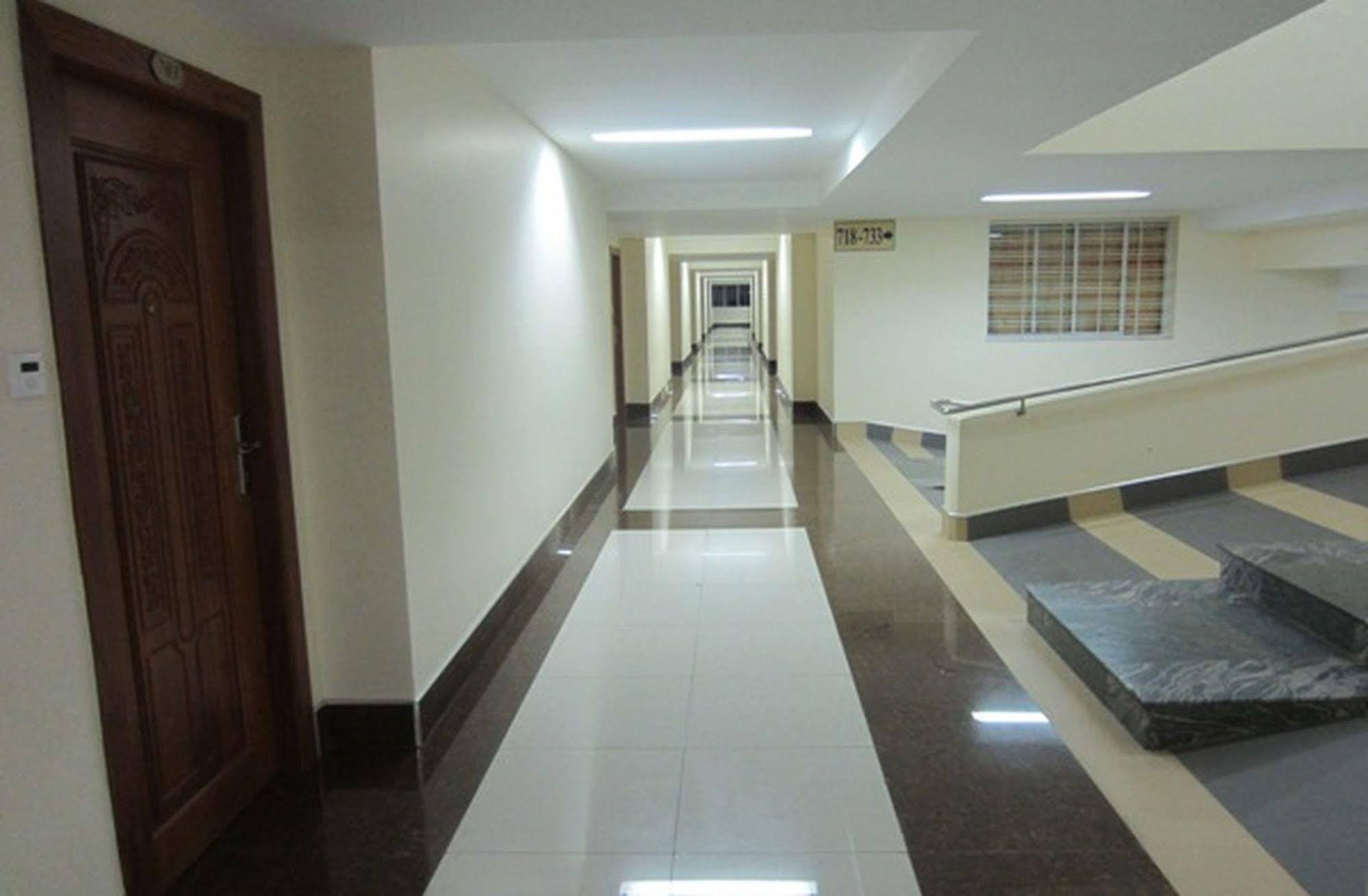 Lucky Star 2 Hotel Phnom Penh Exterior foto