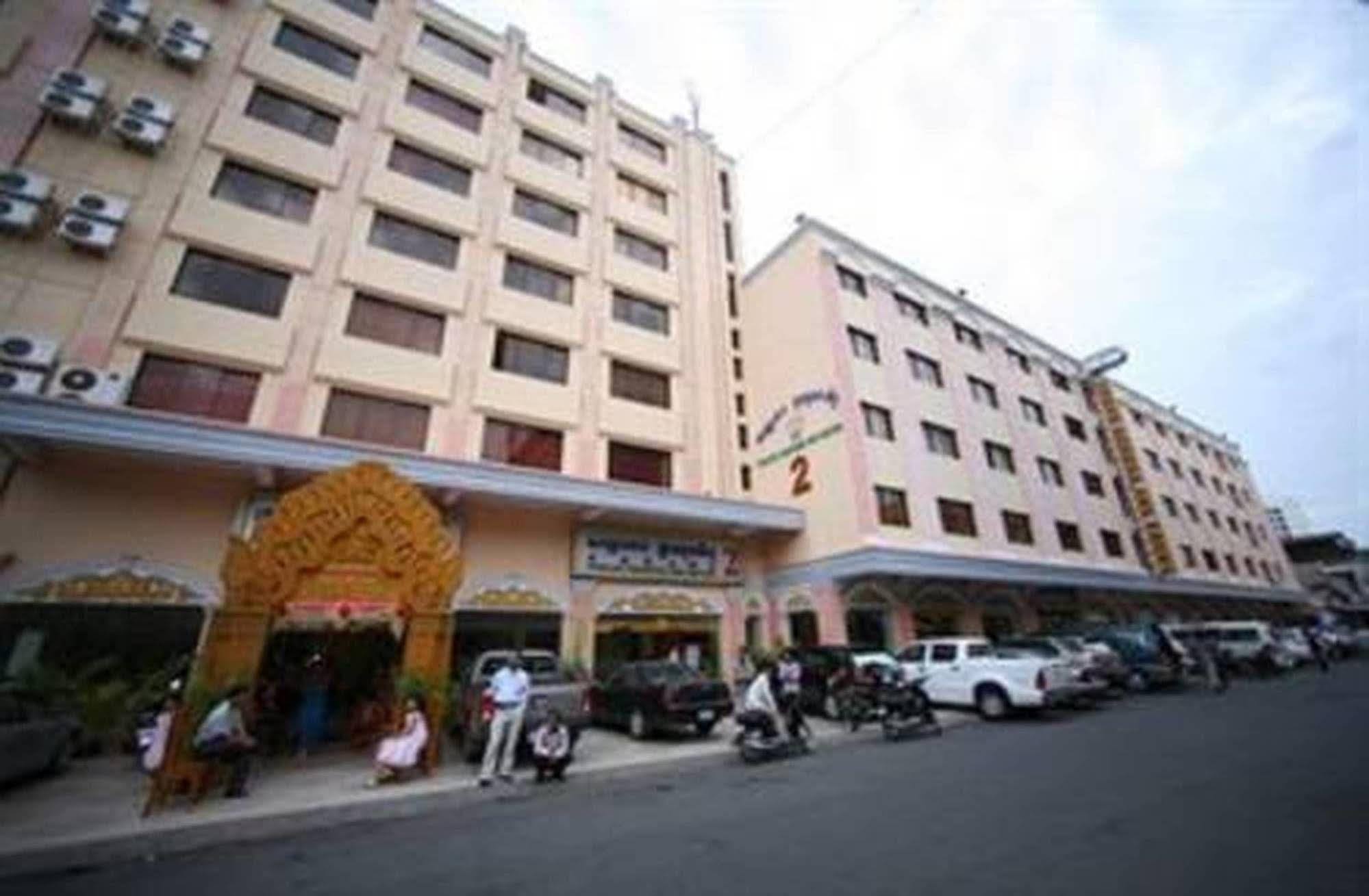 Lucky Star 2 Hotel Phnom Penh Exterior foto